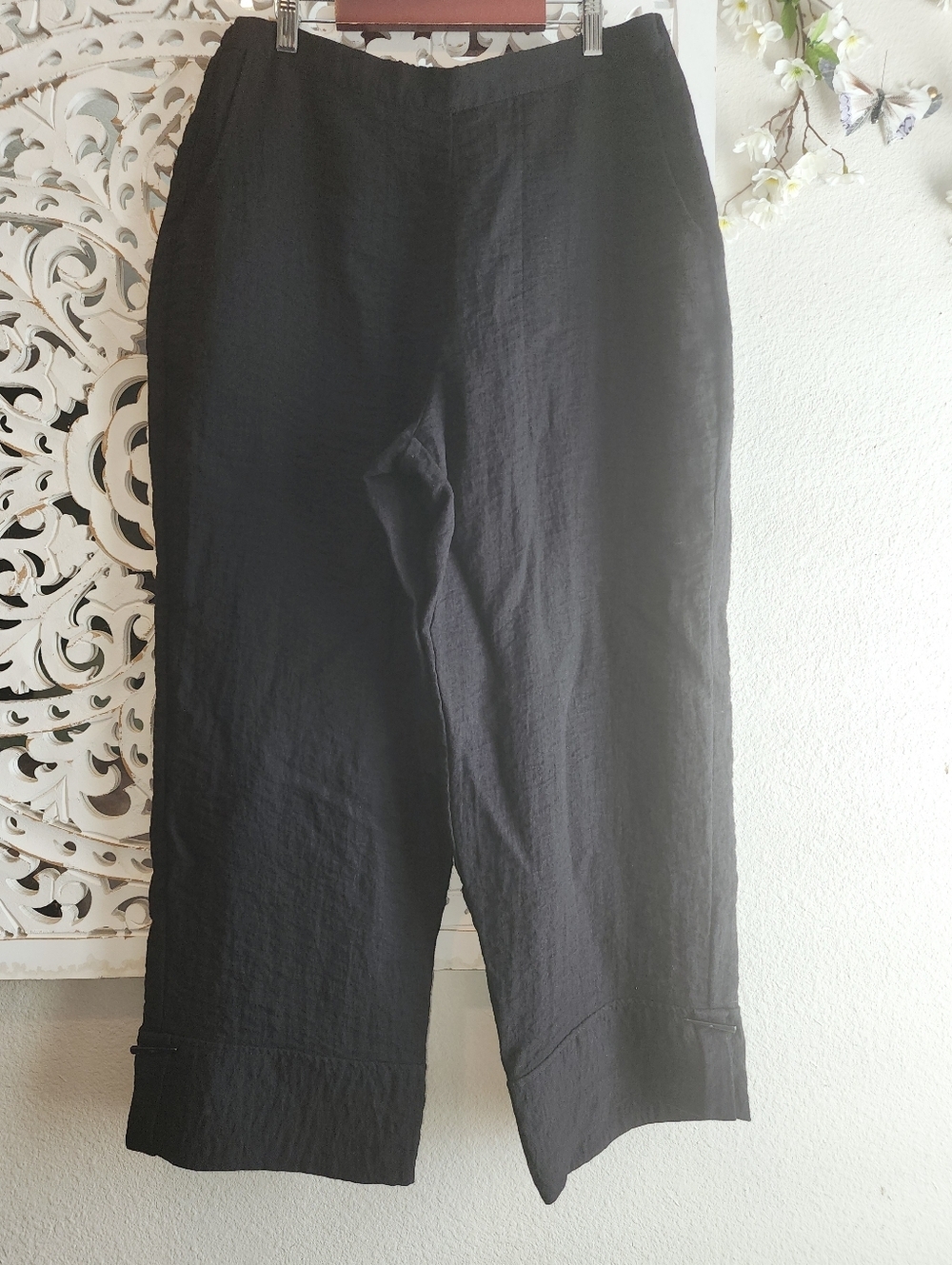 HABITAT RELAX CROPPED PANTS FOLDED HEM WITH A BUTTOM DETAIL SIZE MEDIUM - Picture 4 of 13